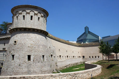 Muzeul Mudam si fortul Thungen din Luxemburg