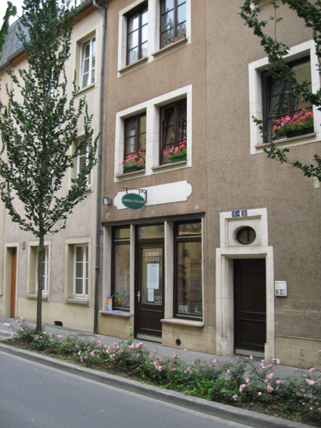 libreria-italiana-in-luxembourg-grund-valley