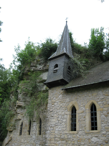 small-castle-in-luxembourg-grund-valley